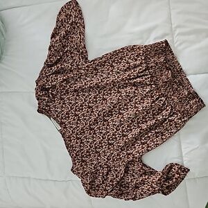 Junior's Size M 3/4 Length Pleated Sleeve Dressy Casual Elastic Waist Top